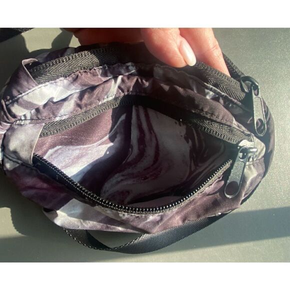 Pink Victoria’s Secret Fanny pack grey white swirls on black adjustable bum bag - Picture 6 of 8